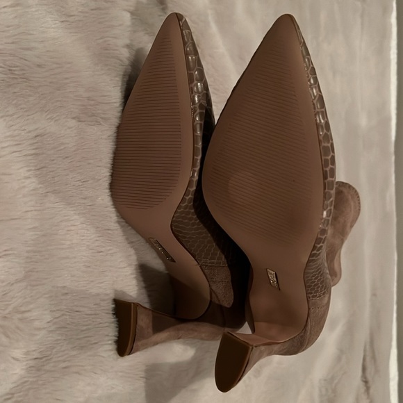 NEW, tan boots, size 7 M (37 1/2). Beautiful leather & suede - Picture 3 of 3